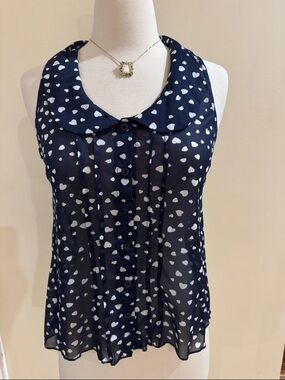 julie's closet Navy Sleeveless Heart-Print Pleated Button Front Top